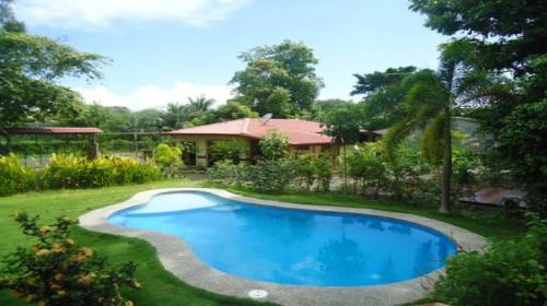 泳池.jpg 泳池.jpg